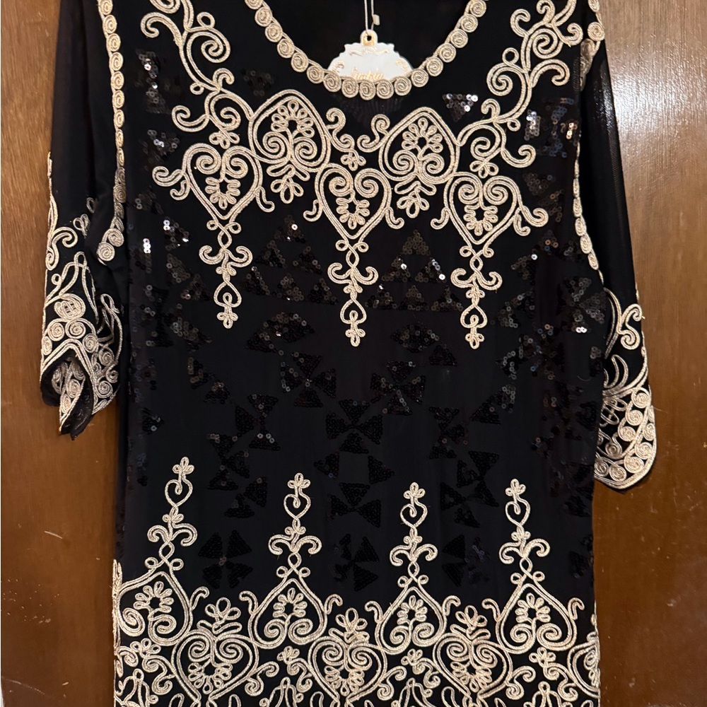 Simply Couture Elegant Black and Gold Design